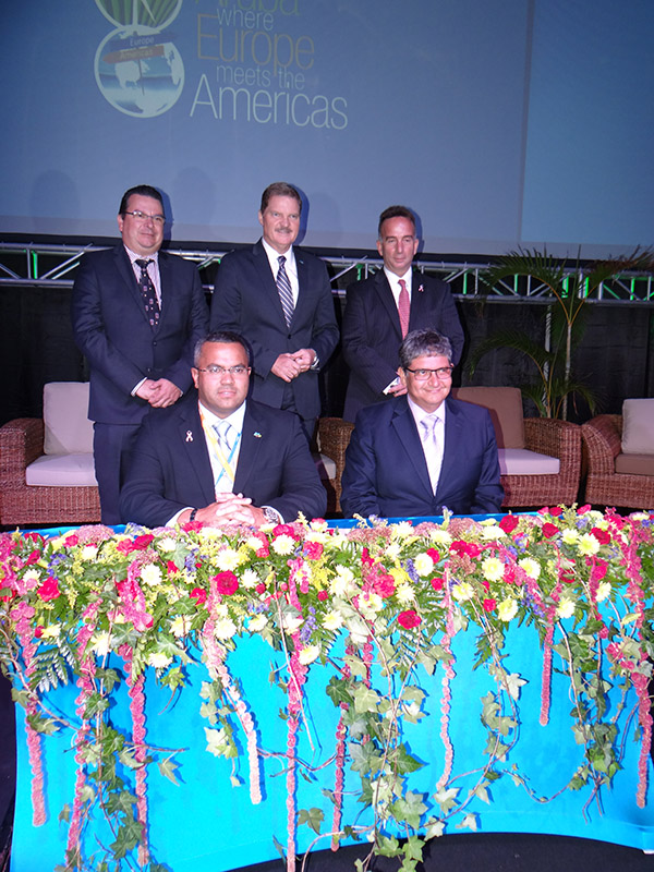 MoU signed by Aruba Airport Authority N.V., the Government of Aruba and Fondo Desaroyo Aruba to carry out the Happy Flow project
